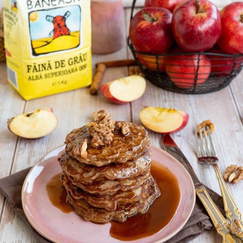 pancakes cu mere și nuci