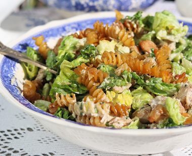 salata-caesar-cu-paste-crocante-4